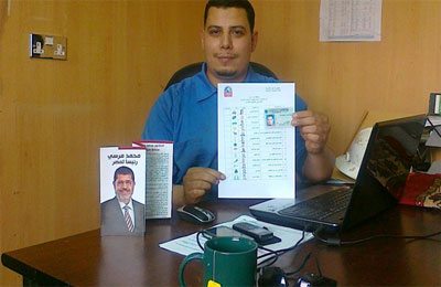 التفاف حول "مرسي" بالكويت.. وناخب: اخترنا مؤسسة