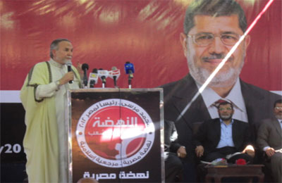 الفنان وجدي العربي من السويس يدعو للتكاتف حول مرسي