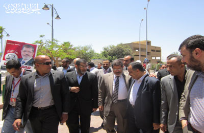 الآلاف يتوافدون على مؤتمر د. مرسي بالسويس