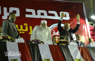 عشرات الآلاف بالإسكندرية يهتفون: مرسي رئيس الجمهورية