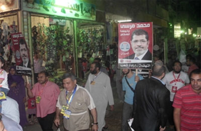 مسيرة النهضة تجوب شوارع حدائق المعادي دعمًا لمرسي