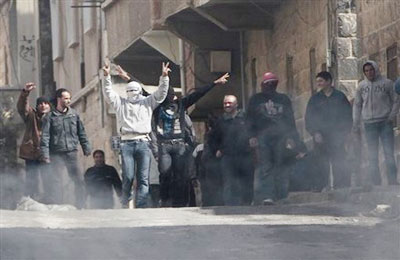 43 شهيًدا بسوريا وعجز المراقبين الدوليين مستمر