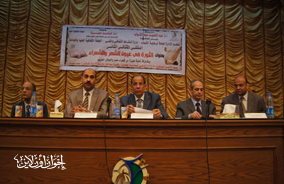 شعراء العرب في ملتقى "الثورة" بجامعة الفيوم