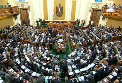 مجلس الشعب يعلِّق جلساته أسبوعًا احتجاجًا على عدم إقالة الحكومة