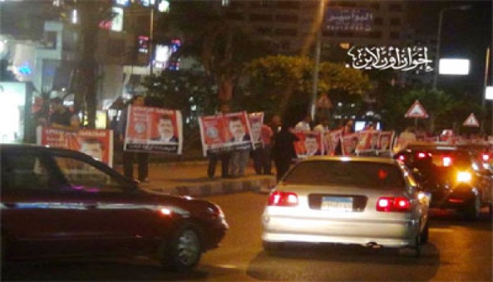 سلاسل بشرية بـ"عباس العقاد" لتأييد د. مرسي