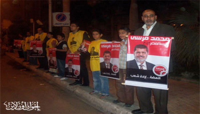 سلاسل بشرية بدمنهور لدعم د. محمد مرسي