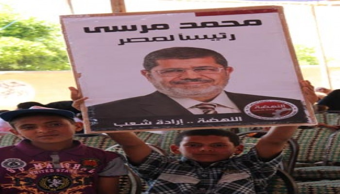 طلاب "جنوب الوادي" بأسوان يدعمون د. مرسي رئيسًا