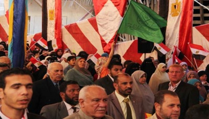 العريش تهتف: مرسي معاه مشروع للنهضة هيحقق كل الأحلام