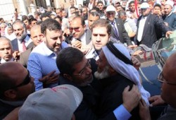 بئر العبد تستقبل د. مرسي وتهتف: "وياه هنخطِّي الصعب"