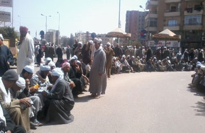 أزمة الحوالات الصفراء.. الجنزوري ينفذ وعيد المخلوع