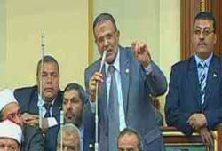 تحذير برلماني من دخول 94  طنًّا من السمسم الفاسد بميناء بورسعيد