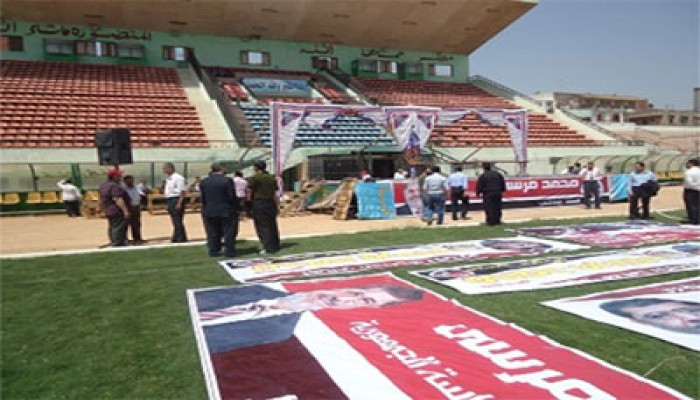 وضع اللمسات النهائية بإستاد المنصورة استعدادًا لاستقبال د. مرسي