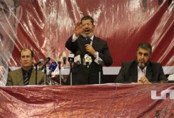 د. مرسي يدعو المصريين لحماية الثورة