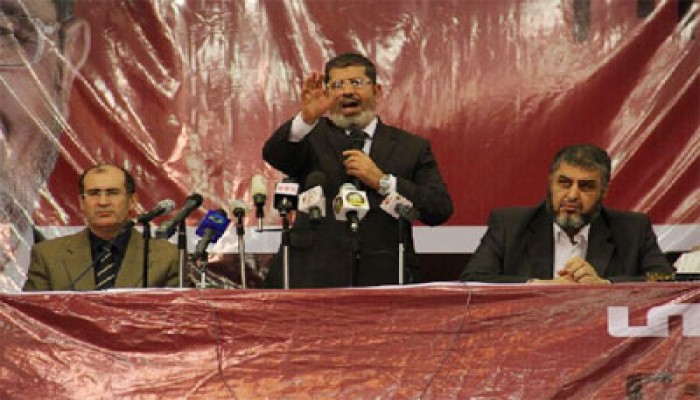 د. مرسي يدعو المصريين لحماية الثورة