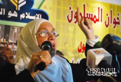 د. منال أبو الحسن: استبعاد الشاطر سطو على مكتسبات الثورة