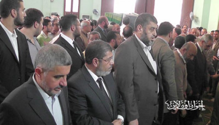 الشاطر وقيادات الإخوان والحرية والعدالة في جنازة فقيدة آل عبد الغني