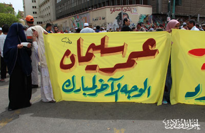 مشانق ونعوش الميدان.. الشعب يعدم "سليمان"