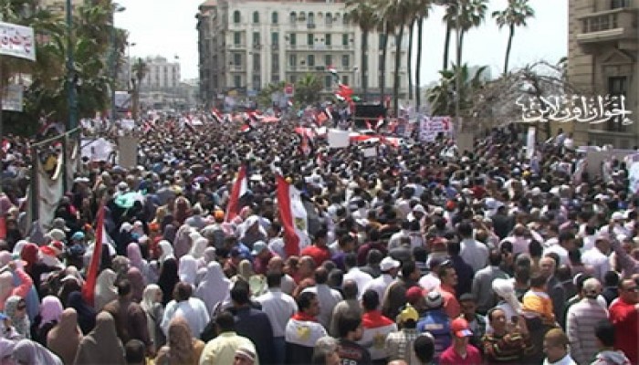 عشرات الآلاف يتظاهرون لحماية الثورة بالإسكندرية