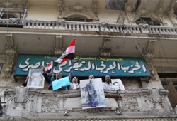 "خادم مبارك" يفجِّر "الناصري" من الداخل