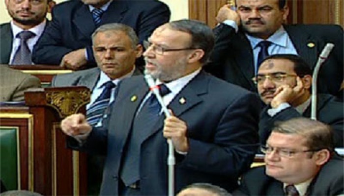 العريان يطالب الجنزوري بالاستقالة طواعيةً