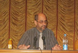 الدكتور أسامة يحيى يكتب: الرجل المعجزة