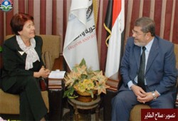 د. مرسي: حكومة الجنزوري مرتعشة.. وتغييرها واجب