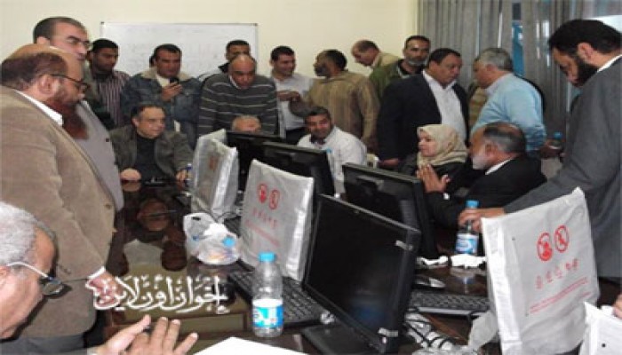 النواب ينهون أزمة 700 عامل بالإسكندرية