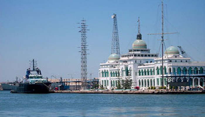 مناقشة خطة لتحويل قناة السويس لمركز اقتصادي عالمي