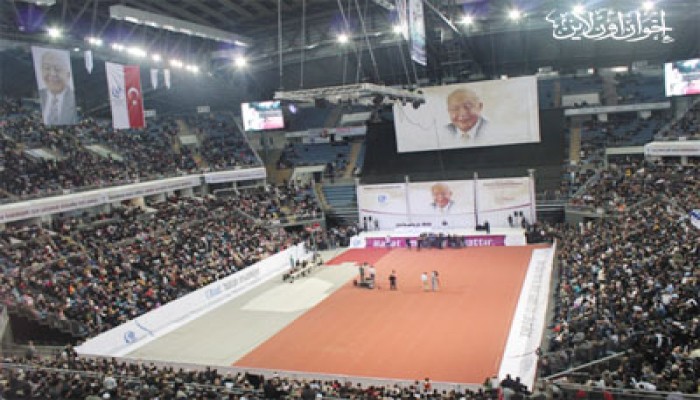 الآلاف يشاركون في حفل تأبين المجاهد أربكان