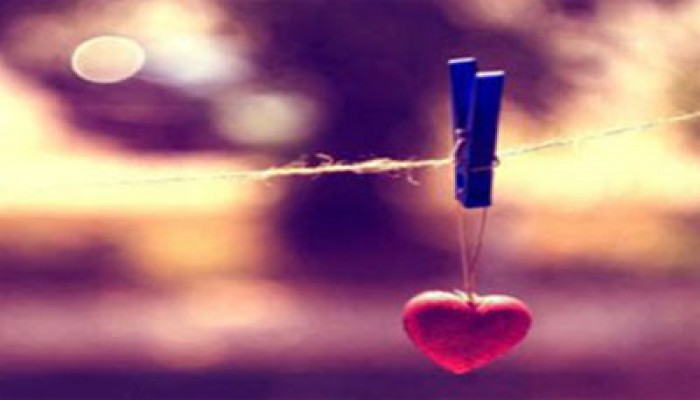 خطيبتي جريئة وتتجاوز.. هل أكمل معها؟!