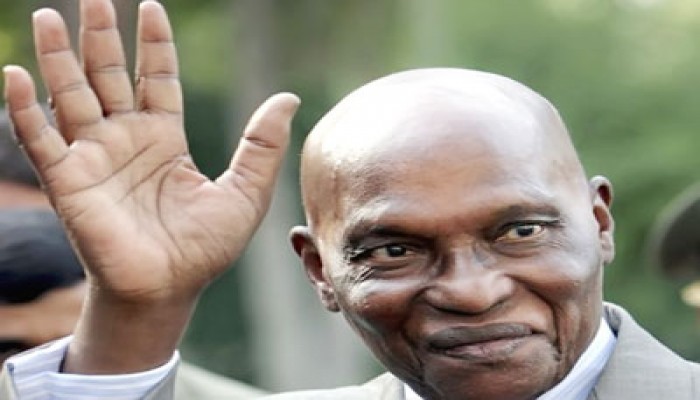 "واد" يقود منافسيه إلى الإعادة في الانتخابات الرئاسية السنغالية