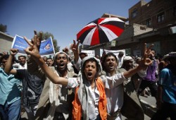 ثوار اليمن يتمسكون بمطلب تطهير الجيش