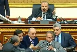 النواب يرفضون كلمة وزير التموين أمام البرلمان