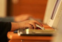 "أنونيموس" يهدد بحرمان العالم من الإنترنت