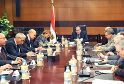 فايزة أبو النجا: عجز الخزانة 10 مليارات دولار.. وحوادث السطو مدبرة