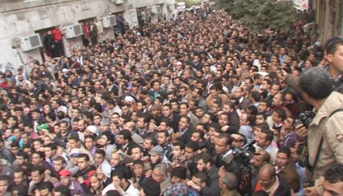 مسيرة من شباب الإخوان لحماية مجلس الشعب