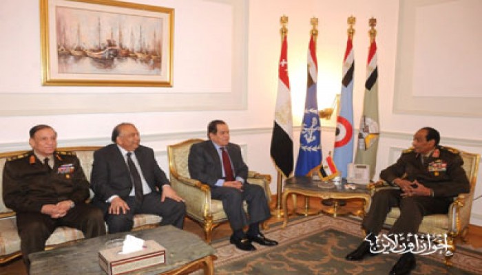 طنطاوي يلتقي الجنزوري والكتاتني قبل بيان الحكومة