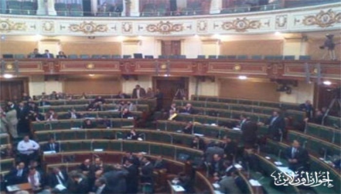 برلمان الثورة.. النواب يحرصون على الصلاة