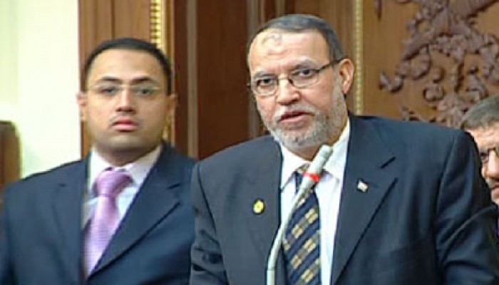 د. العريان: العسكري سيسلم السلطة طواعيةً أول يونيو