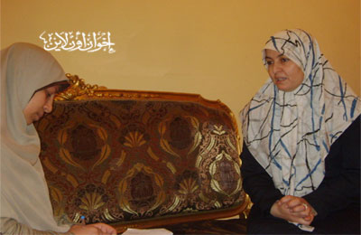 (إخوان أون لاين) يحاور أول مسئولة للأخوات المسلمات في ليبيا