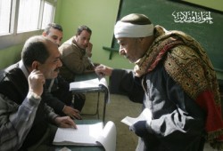 محضر ضد موظف يسود بطاقات انتخابية بالقليوبية