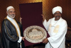 هنية يلتقي البشير ويؤكد: تحرير فلسطين قريب