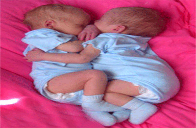 تهنئة قلبية لأحمد عفيفي بمناسبة توءمه "عمرو وسندس"