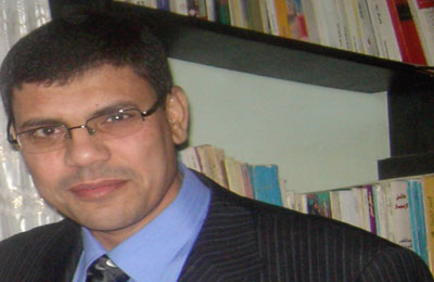 علي الغريب يكتب: ضحكة الأراجوز تُسقط الظلم على مسرح الغد