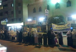 وقفة لأمانة المرأة بشبرا دعمًا لمرشحي "الحرية والعدالة"