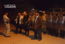 كردون بشري لحماية صناديق الاقتراع بالمعادي