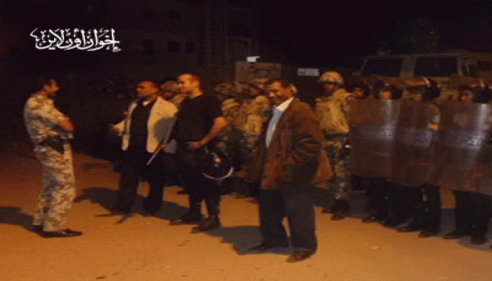 كردون بشري لحماية صناديق الاقتراع بالمعادي