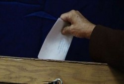 بلاغ ضد قاضٍ يسود بطاقات لصالح "الوفد"