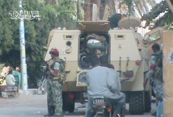 الأمن يكثِّف وجوده أمام اللجان قبيل إغلاقها بالأقصر