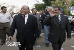 مرسي والكتاتني يتفقدان لجان مصر القديمة